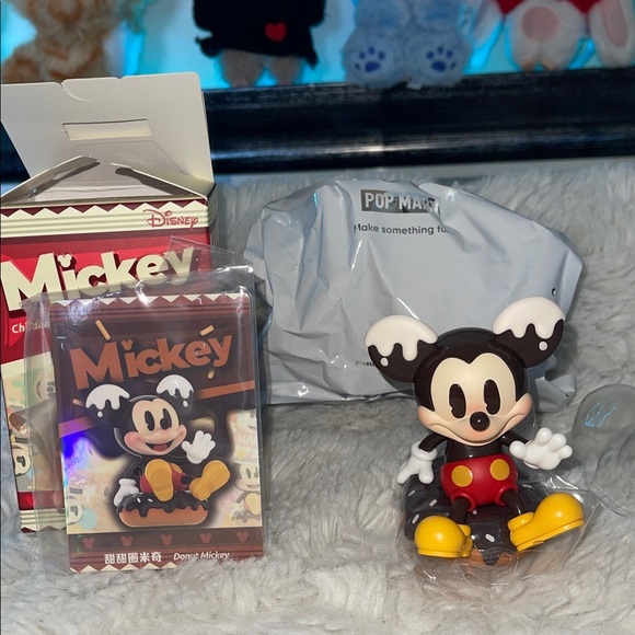 Pop-mart Donut Mickey Disney Mickey Mouse Red and Black Figurine sculpture NWT - Picture 4 of 9